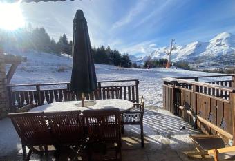 Joue du Loup, appartement F3, pied des pistes has Balcony rooms