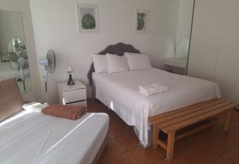 Apartamento juandolio has Balcony rooms