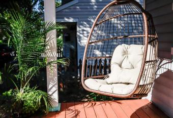 Sojourn Coastal Cottage 3 BR allows 18 year olds to book a room