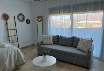 Estudio San Luis de Sabinillas has Balcony rooms