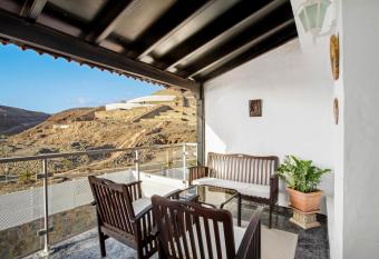 Casa Los Caideros has Balcony rooms