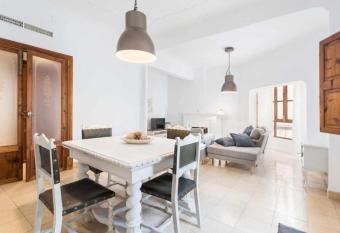 Maca Plaza has Balcony rooms