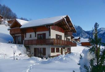 Gand chalet montagne 30 personnes has Balcony rooms