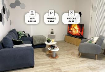 Au c  ur des Ar  nes - Parking priv   allows 18 year olds to book a room