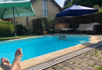 Maison ind  pendante 200 m du lac has Balcony rooms