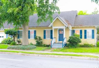 Work Crew Haven: Spacious Corporate Lodging allows 18 year olds to book a room