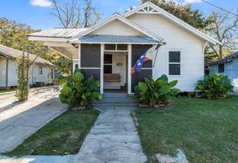 Corporate Comfort in Freetown o Port Rico: Spacious Homes for Work Crews has Balcony rooms