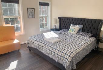 Sweet bedroom located central of downtown allows 18 year olds to book a room