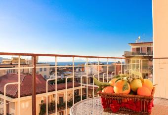 Mavi Holiday House has Balcony rooms