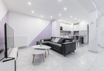 Maison Authentique allows 18 year olds to book a room