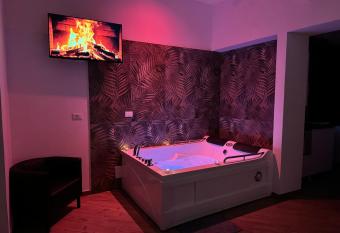 GoDiva allows 18 year olds to book a room