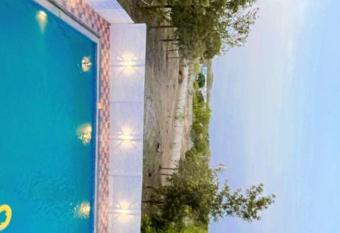 Maqbool Farm has Balcony rooms