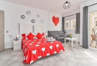 Nerja Boutique 201 Deluxe allows 18 year olds to book a room