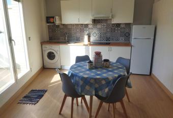   tico Entero con Habitaci  n en Corella has Balcony rooms