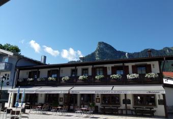 s`Wirtshaus Hotel & Restaurant has Balcony rooms