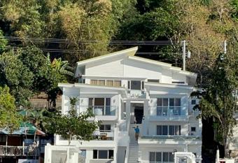 CasaDel Beach House has Balcony rooms