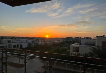 Luxurious 2 bedroom apartment has Balcony rooms