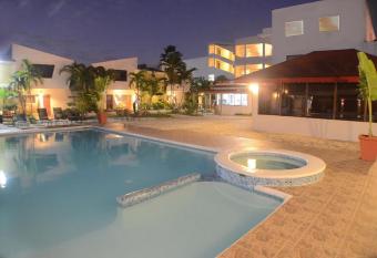 Hotel Tropicana Santo Domingo allows 18 year olds to book a room