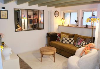 Wonderland21 has Balcony rooms