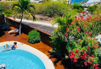 2mn    pieds plage Boucan ,Marina Appart Hotel & Villa has Balcony rooms