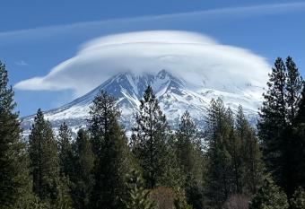 Michael's Mystic Mountain Retreat Hot tub and Sauna has rooms with a private hot tub