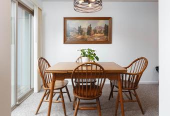 Hendo Hideaway has Balcony rooms