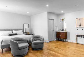 Historic Dtwn Hotel, The Phenix, King Bed, Room # 303 allows 18 year olds to book a room