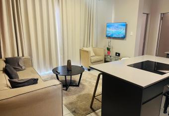 10 Elizabeth Place - Luxury Apartments, Free Wi-Fi has rooms with a private hot tub