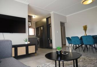 18 Elizabeth Place - Luxury Apartments, Free Wi-Fi allows 18 year olds to book a room