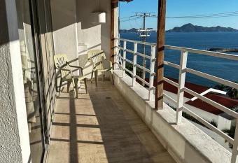 V1 DELUXE has Balcony rooms