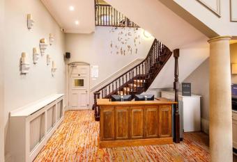 Mercure Bristol North The Grange Hotel allows 18 year olds to book a room