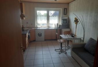 Kleine 2 Zimmerwohnung f  r max 3 Personen allows 18 year olds to book a room