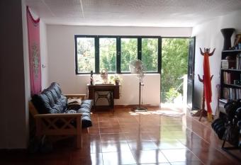 Amplio monoambiente allows 18 year olds to book a room