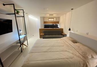 Flat Home Business 202 Centro Pomerode allows 18 year olds to book a room