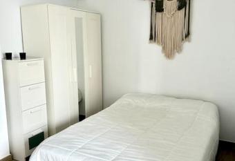 Estudio en Palma de Mallorca a metros de la playa allows 18 year olds to book a room