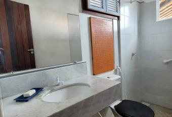 Excelente Bungalow Su  te Independente em Urua   allows 18 year olds to book a room