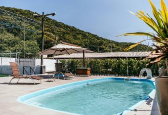 Casa de luxo a 300m da praia has Balcony rooms