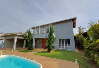 Ch  cara Encanto de Itaici allows 18 year olds to book a room