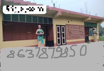 RAJ MAHAL GUEST HOUSE has Smoking/Balcony rooms