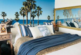 Lorne World has Balcony rooms