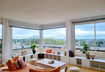 Penthouse/ Rooftop Ocean view has Balcony rooms