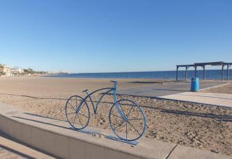 El Caprichito a 200 metros de la playa! allows 18 year olds to book a room