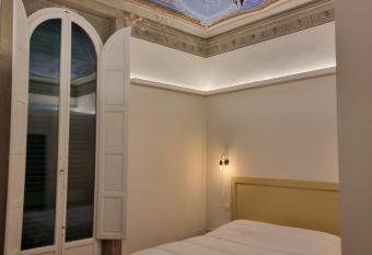 MOTIF 26 Pistoia allows 18 year olds to book a room