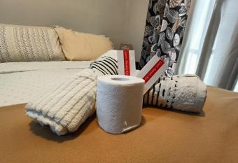 Chillaxing Condo Unit - Seakyung has Balcony rooms