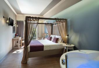 Elia Potie allows 18 year olds to book a room