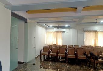 OYO Hotel Blue Ocean MNJ Resort allows 18 year olds to book a room