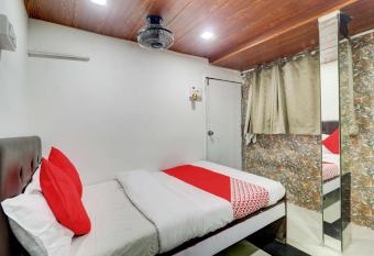 OYO Hotel Memsaab Family Residency allows 18 year olds to book a room