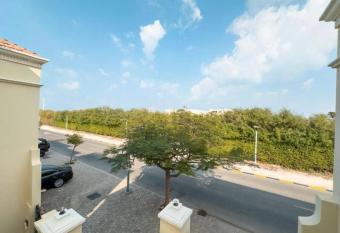 Luxurious three-bedroom Villa. has rooms with a private hot tub