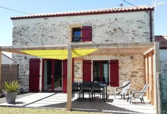 G  te la Gordoni  re - Maison de campagne    Challans en Vend  e has Balcony rooms