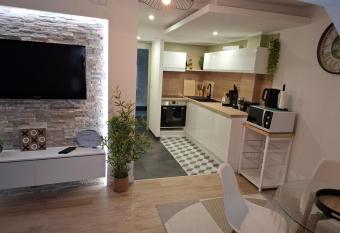 Bel Appartement, S  lestat allows 18 year olds to book a room